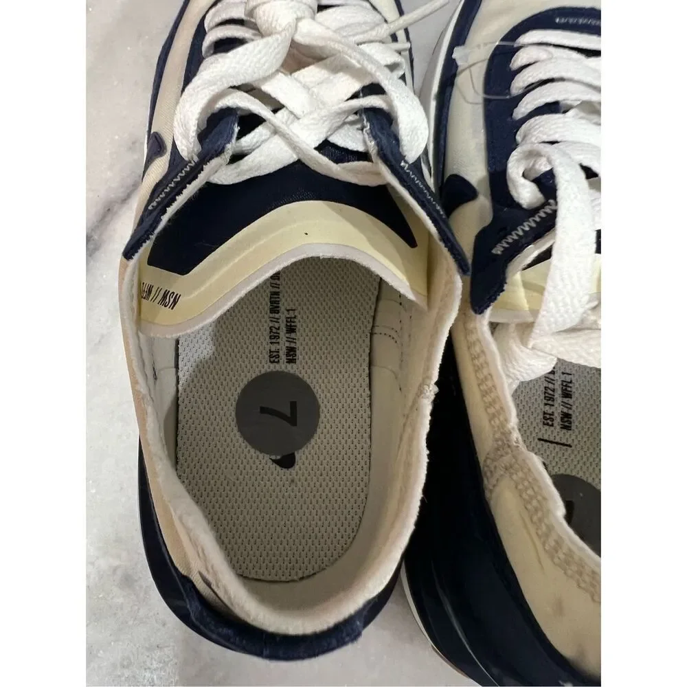 Nike Waffle One SE Coconut Milk/Midnight Navy size 7
